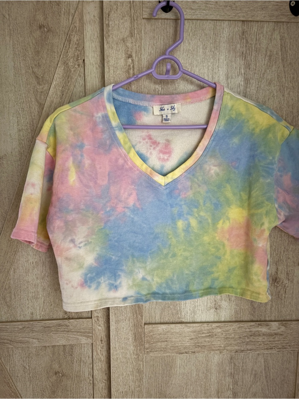 She + Sky Pastel Tie Dye Cropped V-Neck Top | Small